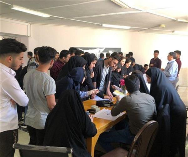 جلوه‌های همدلی دانشجویان علوم پزشکی کرمانشاه در انتخابات شواری صنفی کرمانشاه