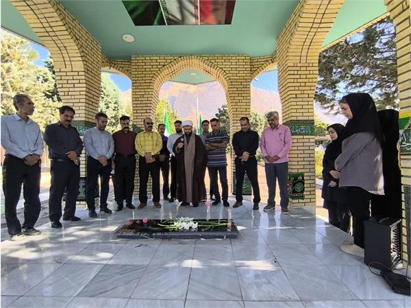 برگزاری آیین عطرافشانی و گلباران مزار شهید گمنام دانشکده داروسازی