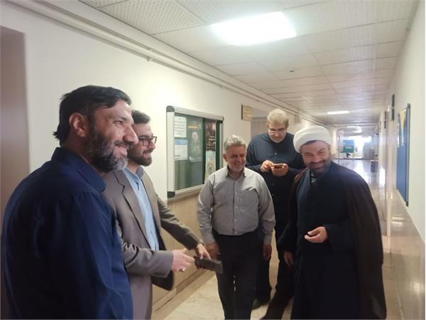 بازدید مسئول نهاد نمایندگی مقام معظم رهبری در دانشگاه از دانشکده داروسازی