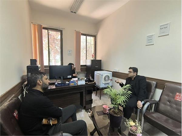 پیگیری وضعیت دانشجویان در نشست دکتر فخری بادفتر مشاوره دانشکده