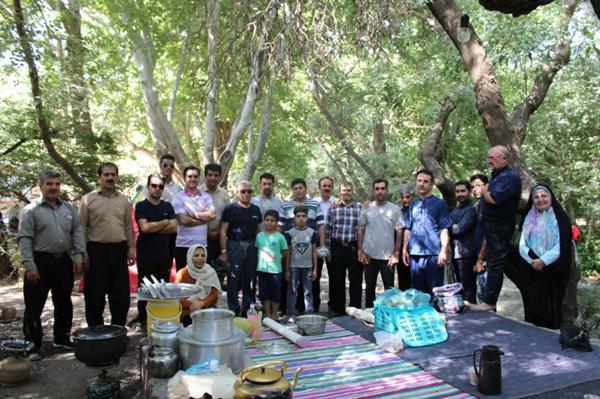 اردوی تفریحی کارکنان دانشکده در روز پنجشنبه دهم مرداد ماه در منطقه سراب گیان نهاوند برگزار شد