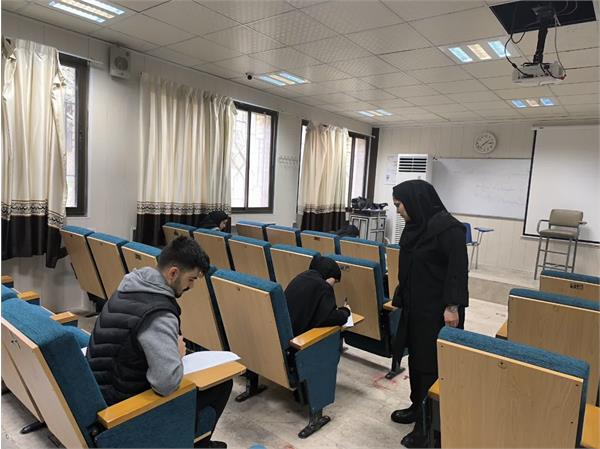 بازدید معاون آموزشی دانشکده داروسازی از روند برگزاری امتحانات پایان ترم