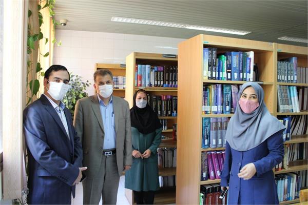 معاون تحقیقات و فناوری دانشگاه و مدیر اطلاع رسانی دانشگاه از کتابخانه دانشکده داروسازی بازدید کردند