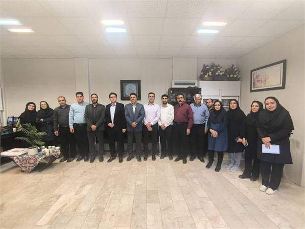 دیدار کارکنان دانشکده داروسازی با رئیس دانشکده به مناسبت گرامیداشت مقام استاد