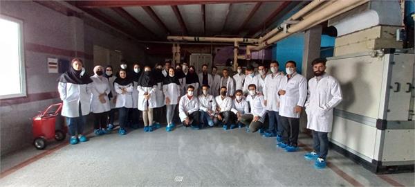 دانشجویان دانشکده از کارخانه ی داروسازی باختربیوشیمی بازدید کردند