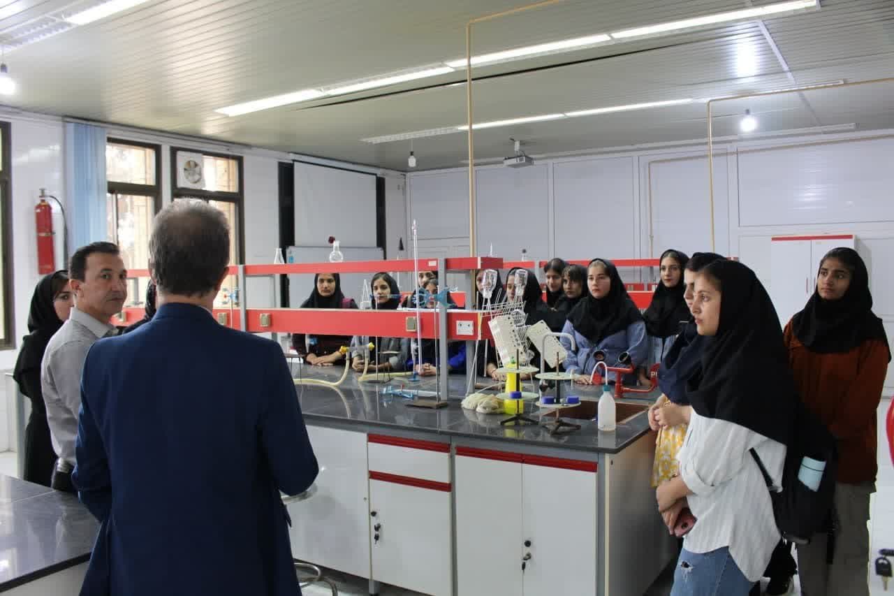 بازدید دانش آموزان