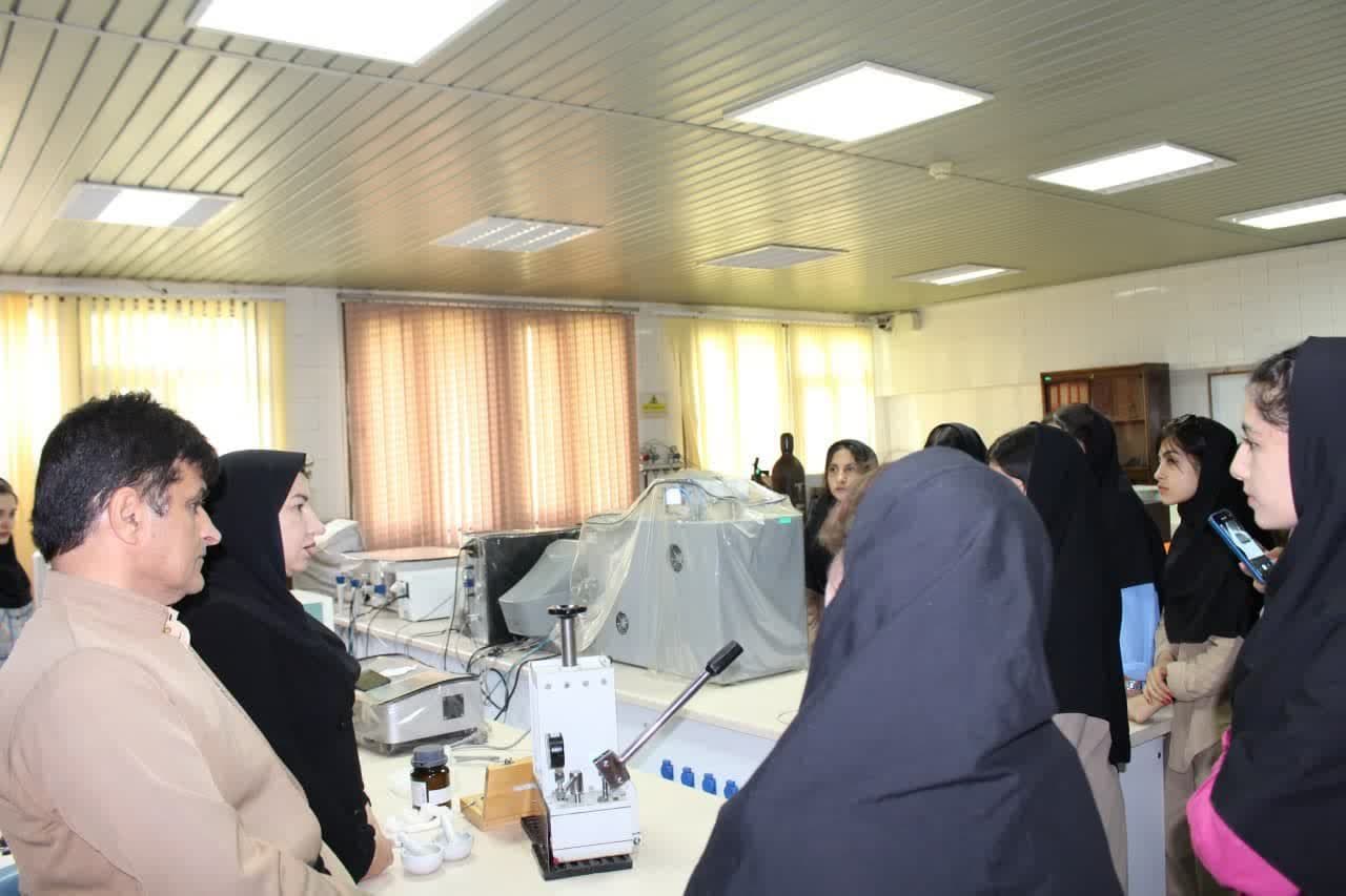 بازدید دانش آموزان