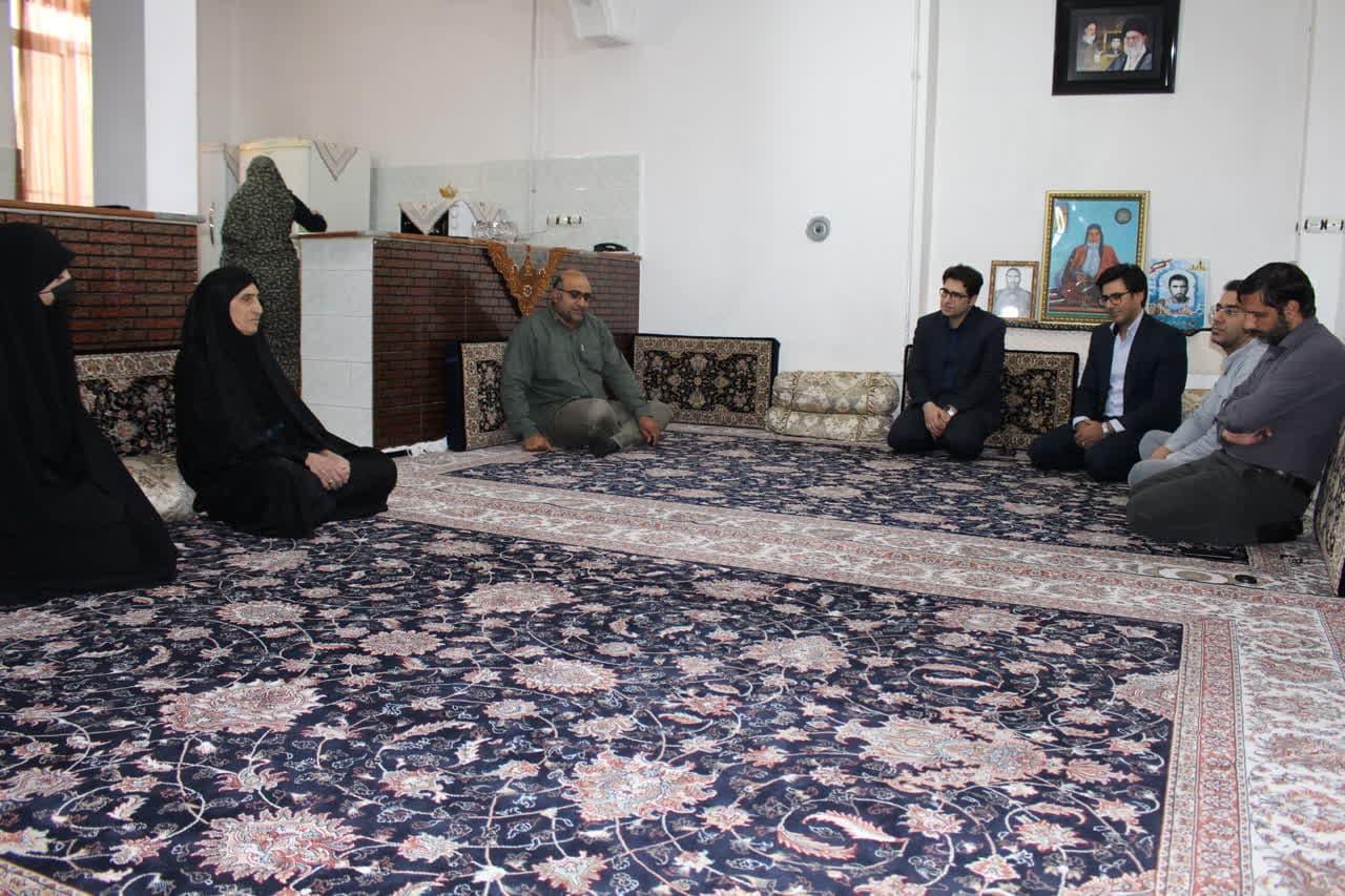 دیدار با خانواده شهید