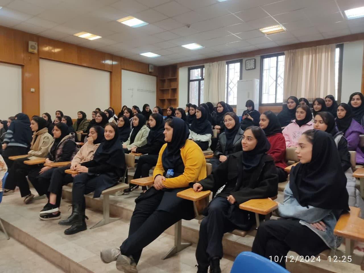 بازدید دانش آموز