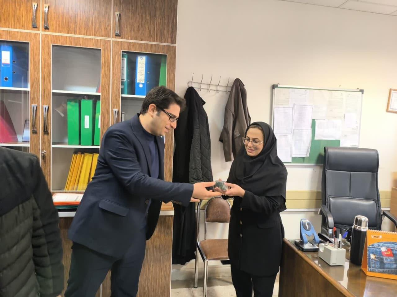 تقدیر از واحد پژوهش